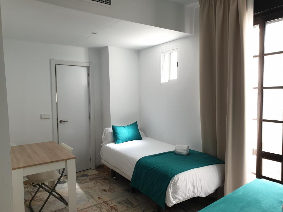 Apartamentos Dona Lola เซบีญา ภายนอก รูปภาพ