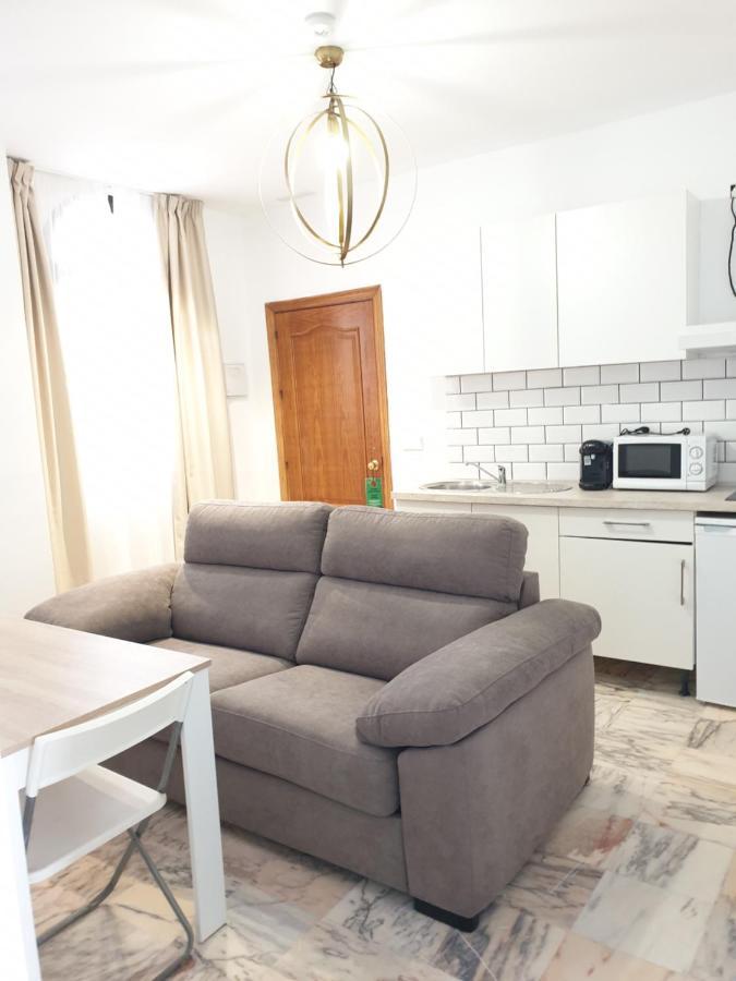Apartamentos Dona Lola เซบีญา ภายนอก รูปภาพ