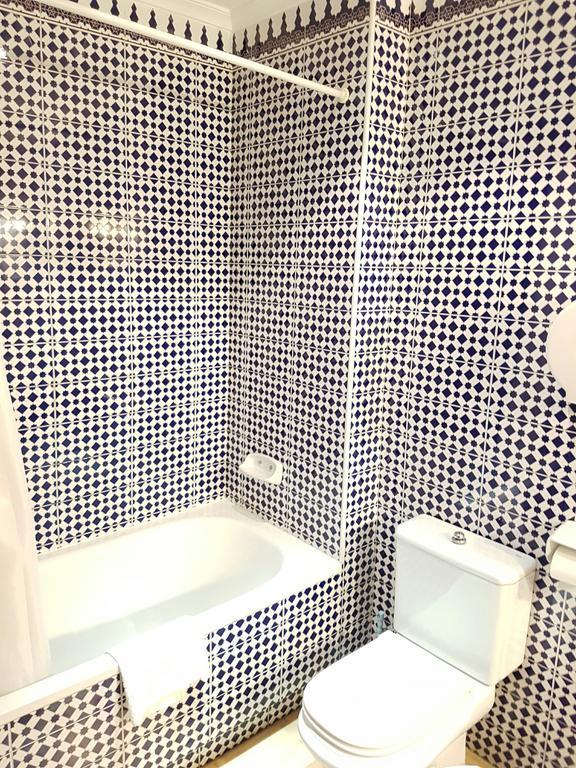Apartamentos Dona Lola เซบีญา ภายนอก รูปภาพ