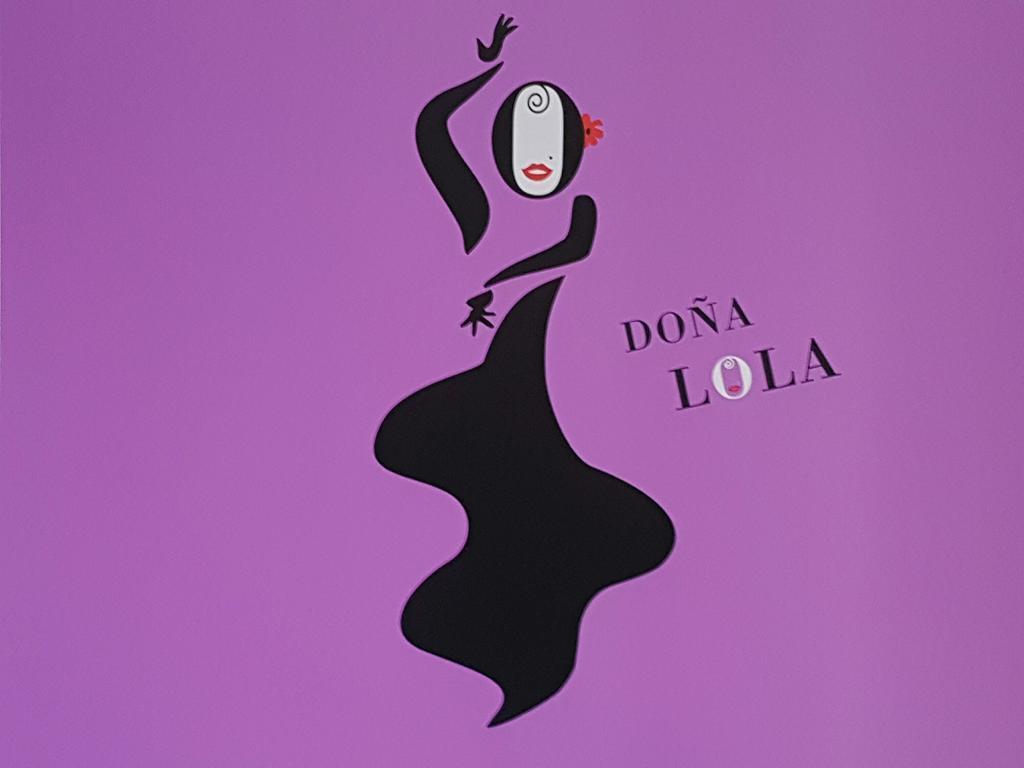 Apartamentos Dona Lola เซบีญา ภายนอก รูปภาพ