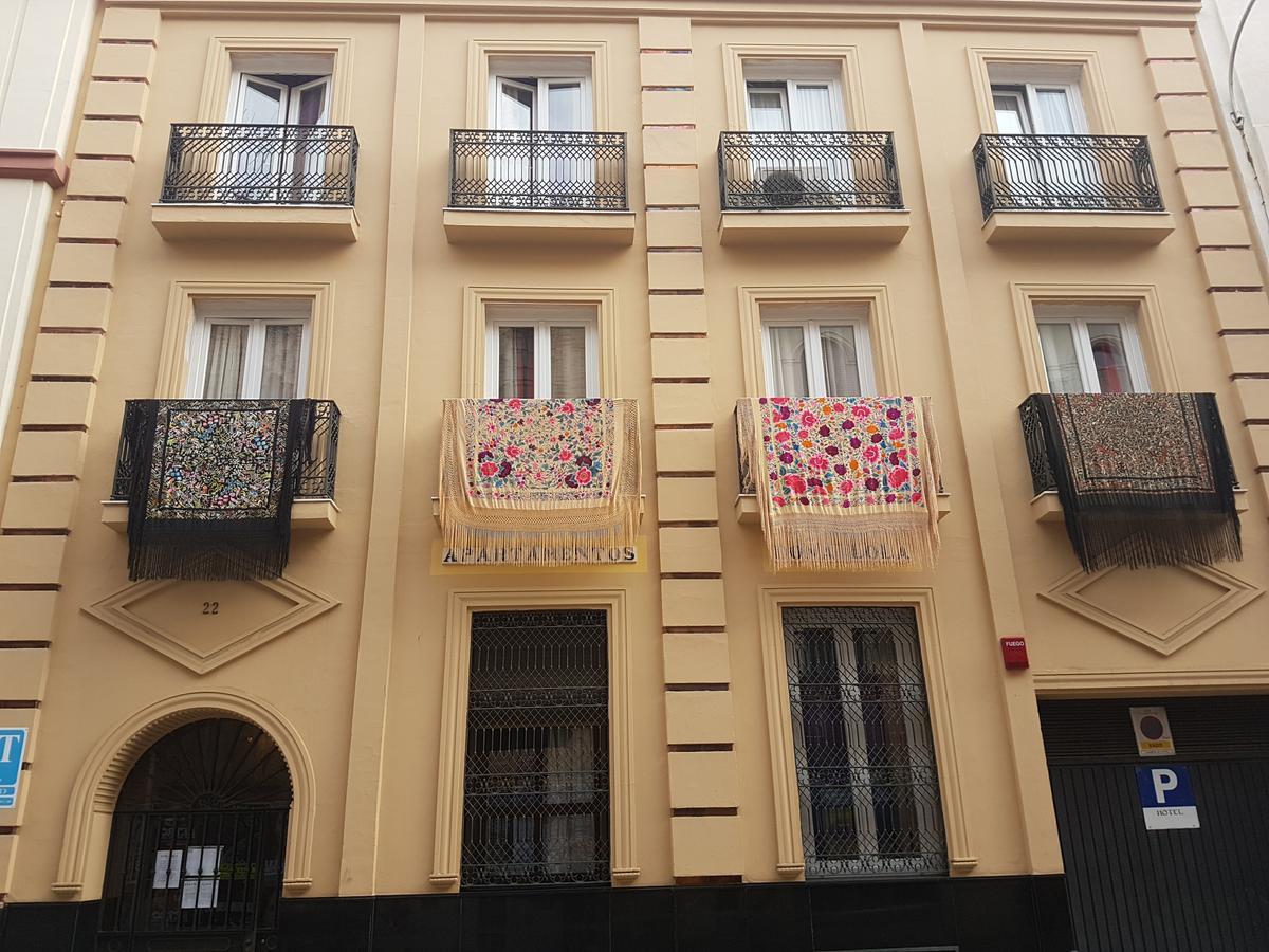 Apartamentos Dona Lola เซบีญา ภายนอก รูปภาพ