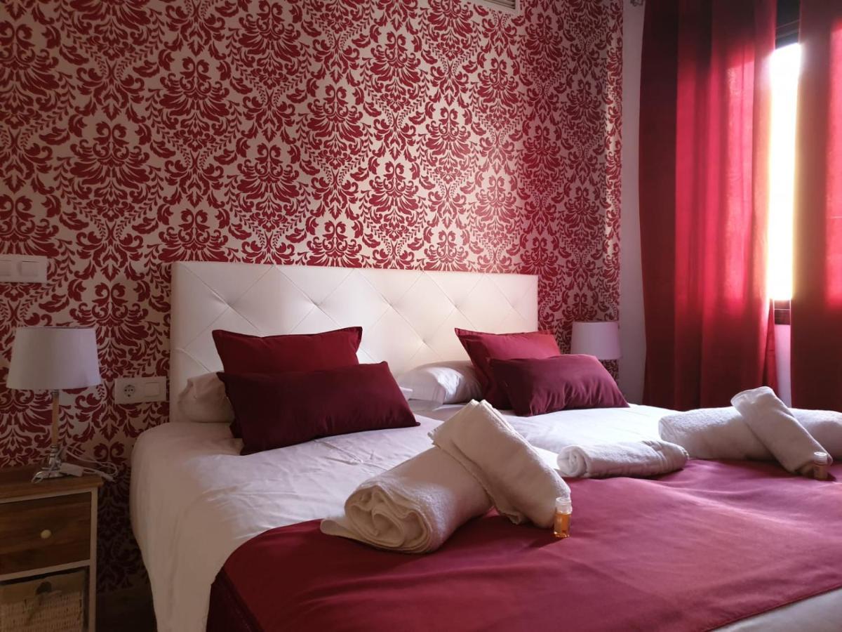 Apartamentos Dona Lola เซบีญา ภายนอก รูปภาพ